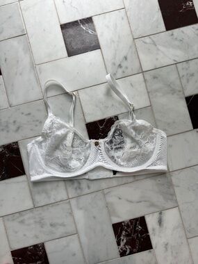 Natori Flora Unlined Lace Balconette Bra, White, 32B